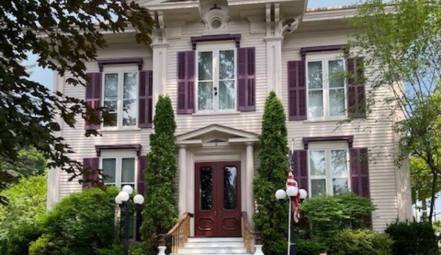 ADIRONDACK MANSION w/Heated INGROUND POOL & Game Room! 45-60 min to Saratoga!