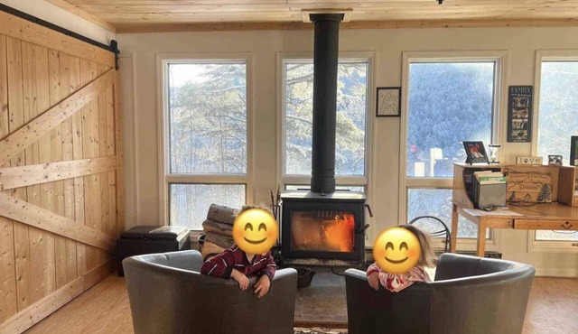 Adirondack Retreat! Pet Friendly, just 20 minutes from Lake George Village.