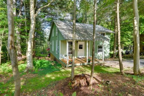 Adirondacks Cabin w/Fire Pit on Otter Lake!