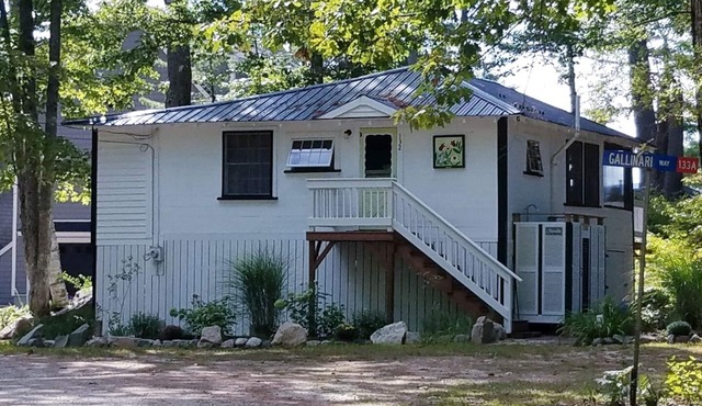 Adorable cottage set among tall pines with sandy beach -only .5 mile from town.