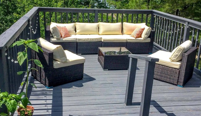 Adventurous 2BR retreat in Westport, ME, with outdoor grill and private yard.