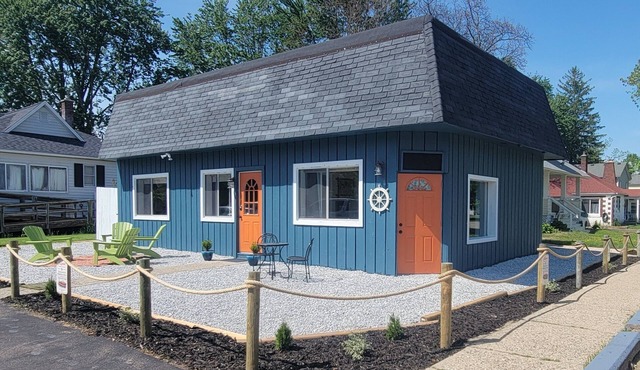 Algonac Corner Cottage – The Coolest New Place in Algonac