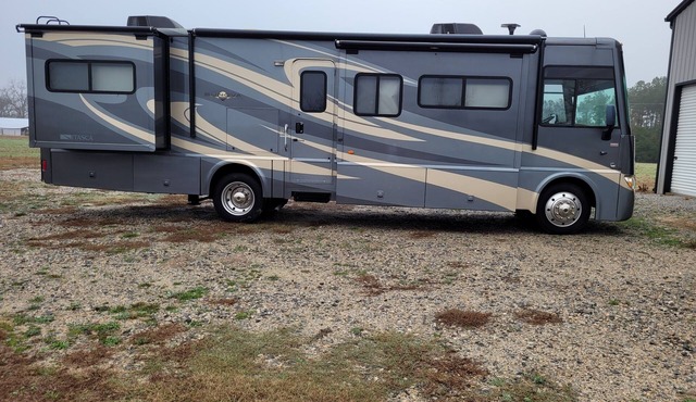 Almost There Rolling Retreat - Your cozy escape for R&R in Williston
