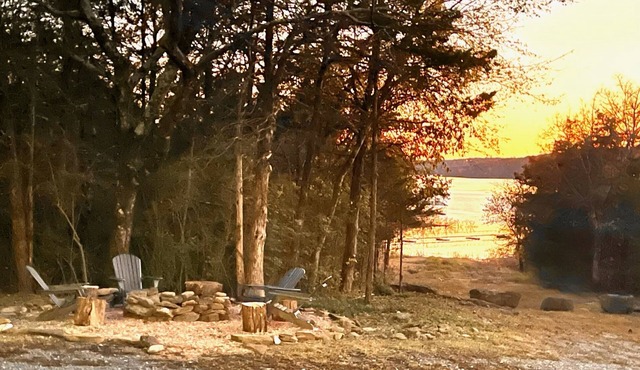 Amazing Lake Front Property! 3 BR cabin on 30 serene acres on Lake Tenkiller