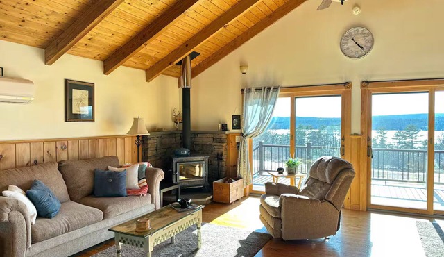Amazing Lake View~Wood Stove~Deck~Outdoor Shower