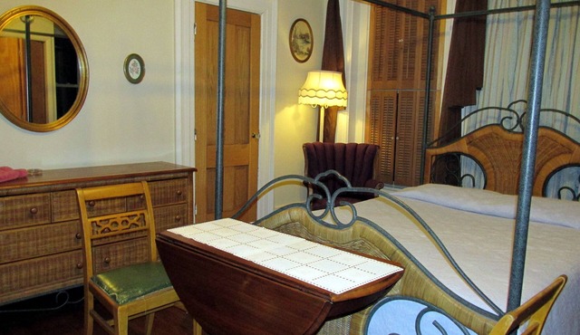 Apartment with Kitchenette and private Bath