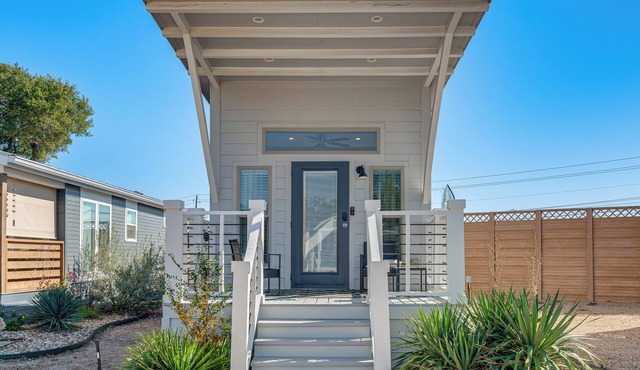 Austin Tiny Home: Fireplace, Shared Pool & Hot Tub