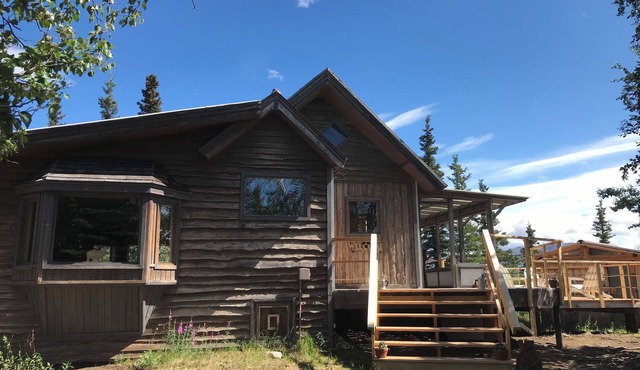 Authentic Alaskan cabin experience near the heart of Denali in Healy