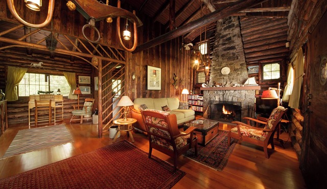Authentic Log Cabin on Damariscotta River W/Dock and Moorings