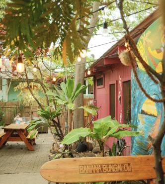 Banana Bungalow Maui Hostel