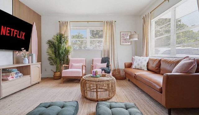 Barefoot Bungalow 1 - Downtown, Beach & SRQ