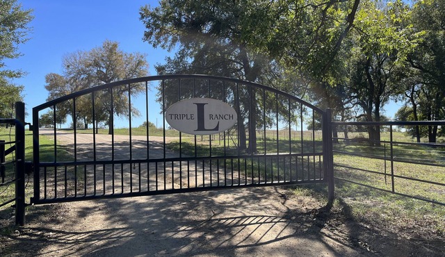 Barndominium located just 20 minutes from the heart of downtown Waxahachie,TX.