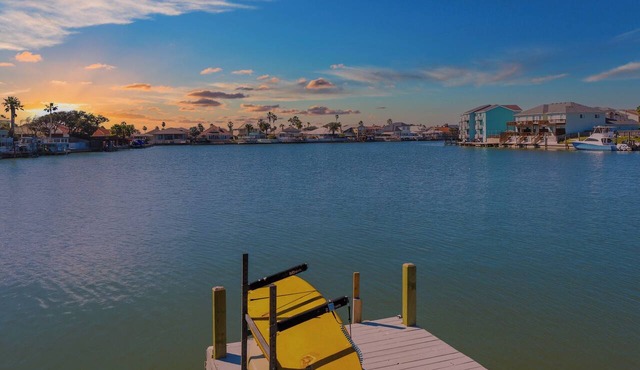 Bay Breeze Escape Waterfront Sleeps 9