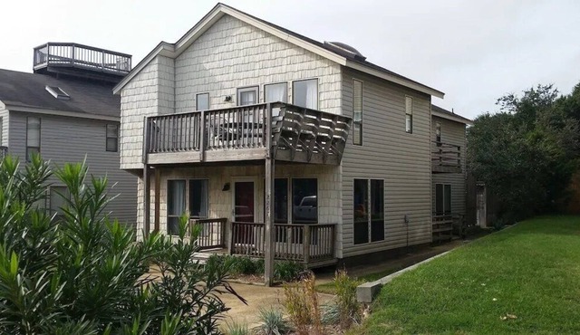 Be Happy Chesapeake Bay Home Steps Away from Beach Access by RedAwning