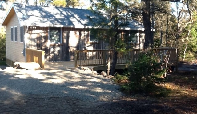 Be the first to rent this all newly renovated 1930s Log Cabin in Corea.