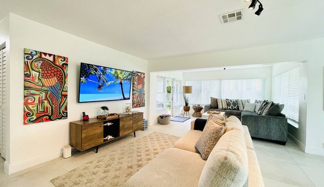 Beach House-Game room-Downtown-Heated Pool-HotTub