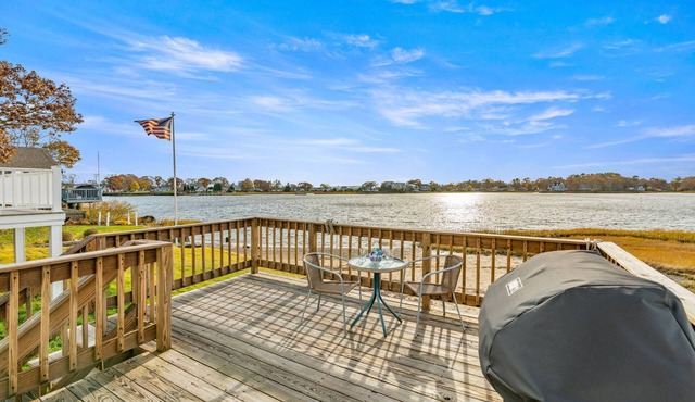 Beach Pass-Charming Waterfront Cottage in Wareham