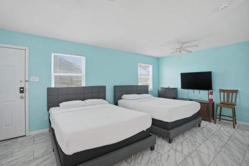 Beachside 1BR Studio Sleeps 4 & Near North Beach