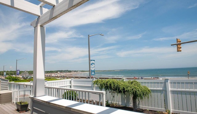 Beachside Pier Condo with Ocean Views