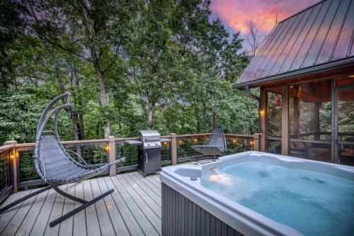 Bear Necessity Luxury Cabin with Hot Tub, Theater & Arcade