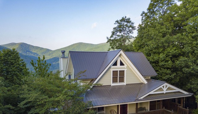 Bear Paw Ridge is an Upscale cabin in Blairsville, Mountain Views, Pool Table