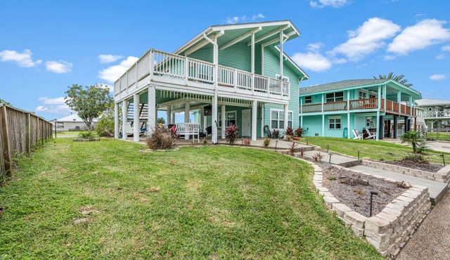 Bearfoot Bungalow | Cozy Pet-Friendly Bayfront Beauty Near Area Fun!