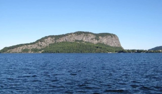 Bears Den Lodge B & B Room 4