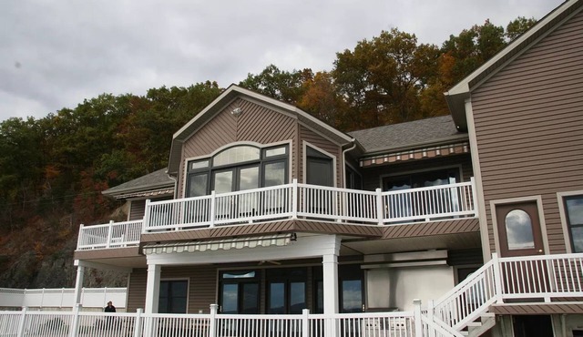 Beautiful, 5 bedroom, waterfront property on Cayuga lake!