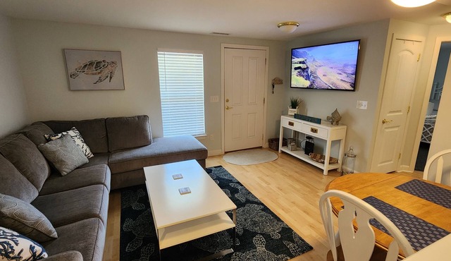 Beautiful Condo Minutes to the Beach! July 11-18 recently opened up.