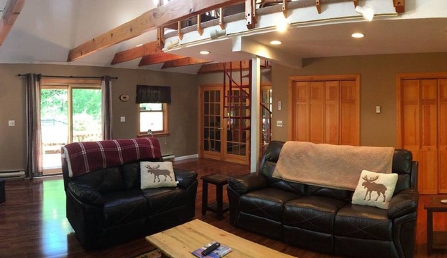 Beautiful Dog-Friendly Conway Chalet! 🐶⛷️🏖️☀️❄️🍁