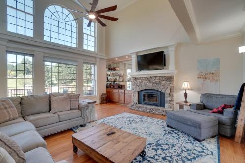 Beautiful Hiawassee Home w/Mountain Views!