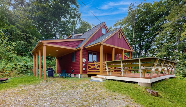 Beautiful hilltop home with deck & view of Penobscot Bay - near festivals & more