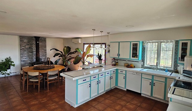 Beautiful home on 3 acres with stunning views. Only 16 mins from the Race Track!