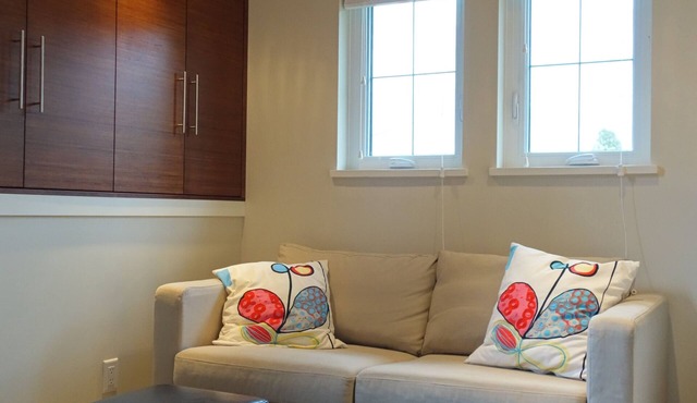 Beautiful Laneway Home With Incredible View