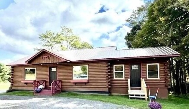 Beautiful log cabin close to all the wonders of the Adirondacks!