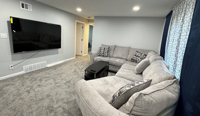 Beautiful Modern Ranch Near UB & Niagara Falls