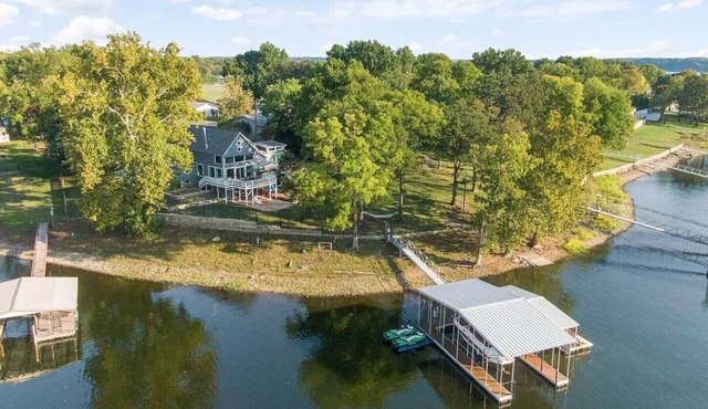 Beautiful Monkey Island Lake Front Home - Private Dock & Extra Slip