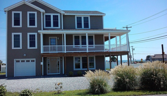 Beautiful new large home overlooking Scarborough beach