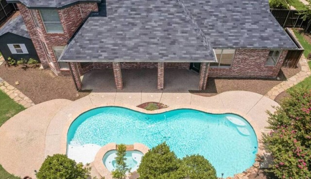 Beautiful pool/SPA, Games, Movie Room and more