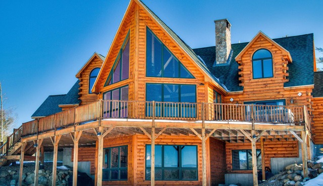Beautiful, spacious and elegant ski chalet with lots of amenities