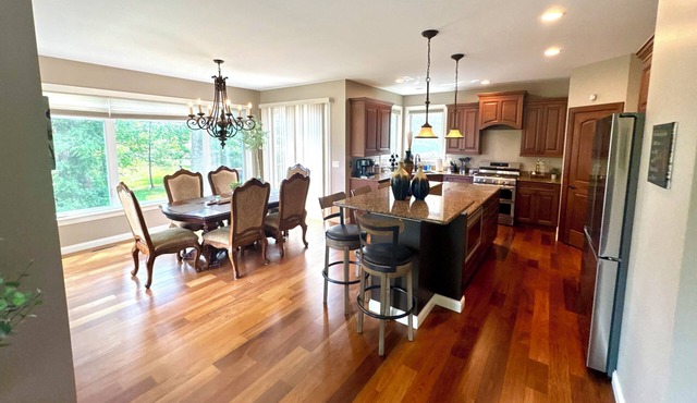 Beautiful & Spacious 6-bedroom house with Entertainment