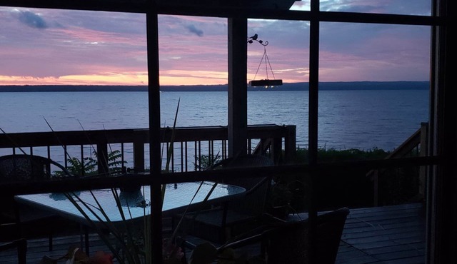Beautiful Views, Sunrises, Dog Friendly, Comfortable!