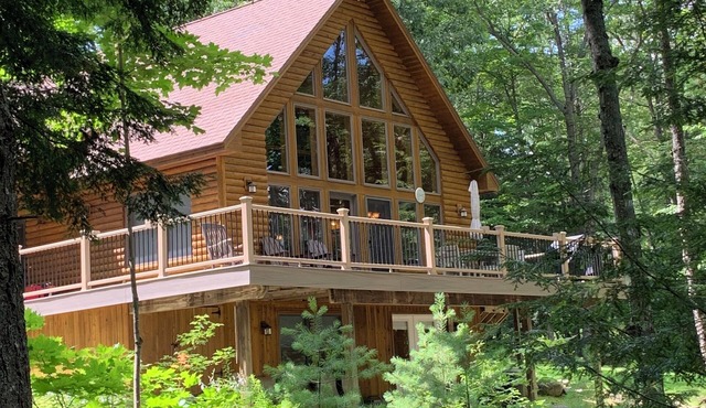 Beautiful waterfront log cabin on pristine Maine lake