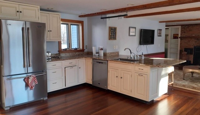 Beautifully Restored Farmhouse Apartment 1st Floor