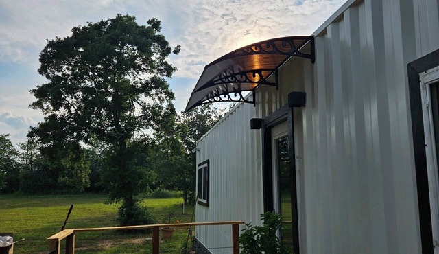 Bent Tree Tiny Cottage.n4 miles to Franklin Ranch. nBaseball/Softball Fields