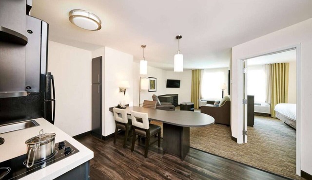 Best Value, Quality Stay! Pet-Friendly, Close to Briarwood Mall!