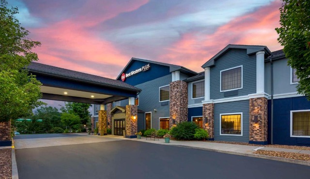Best Western PLUS Victor Inn & Suites