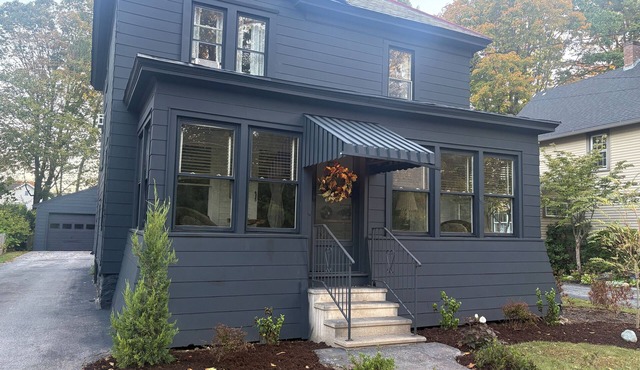 Blackbird Retreat - 4-bedrooms sleeps 6 full house