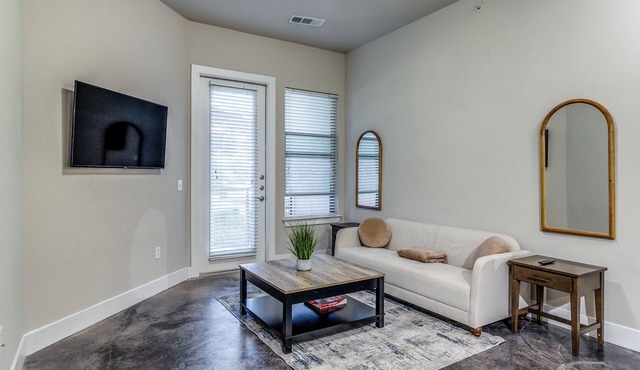 Blissful living near Airport-Downtown-Uptown and Medical district Dallas