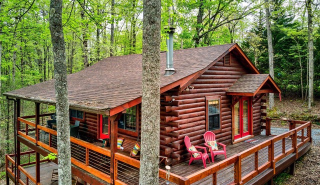 Blue Ridge Cabin w/ Mountain Views & Fire Pit